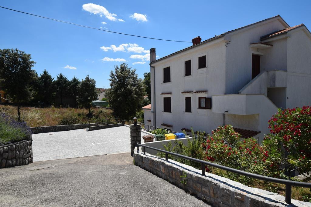 Apartments Drago Malinska Exterior foto